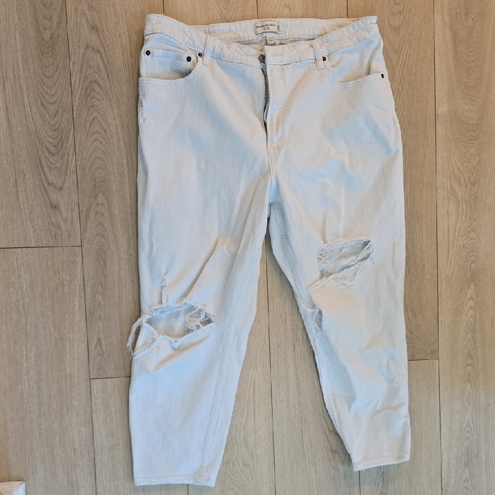 Abercrombie & Fitch Women's Curve Love The Mom High Rise Jeans - White